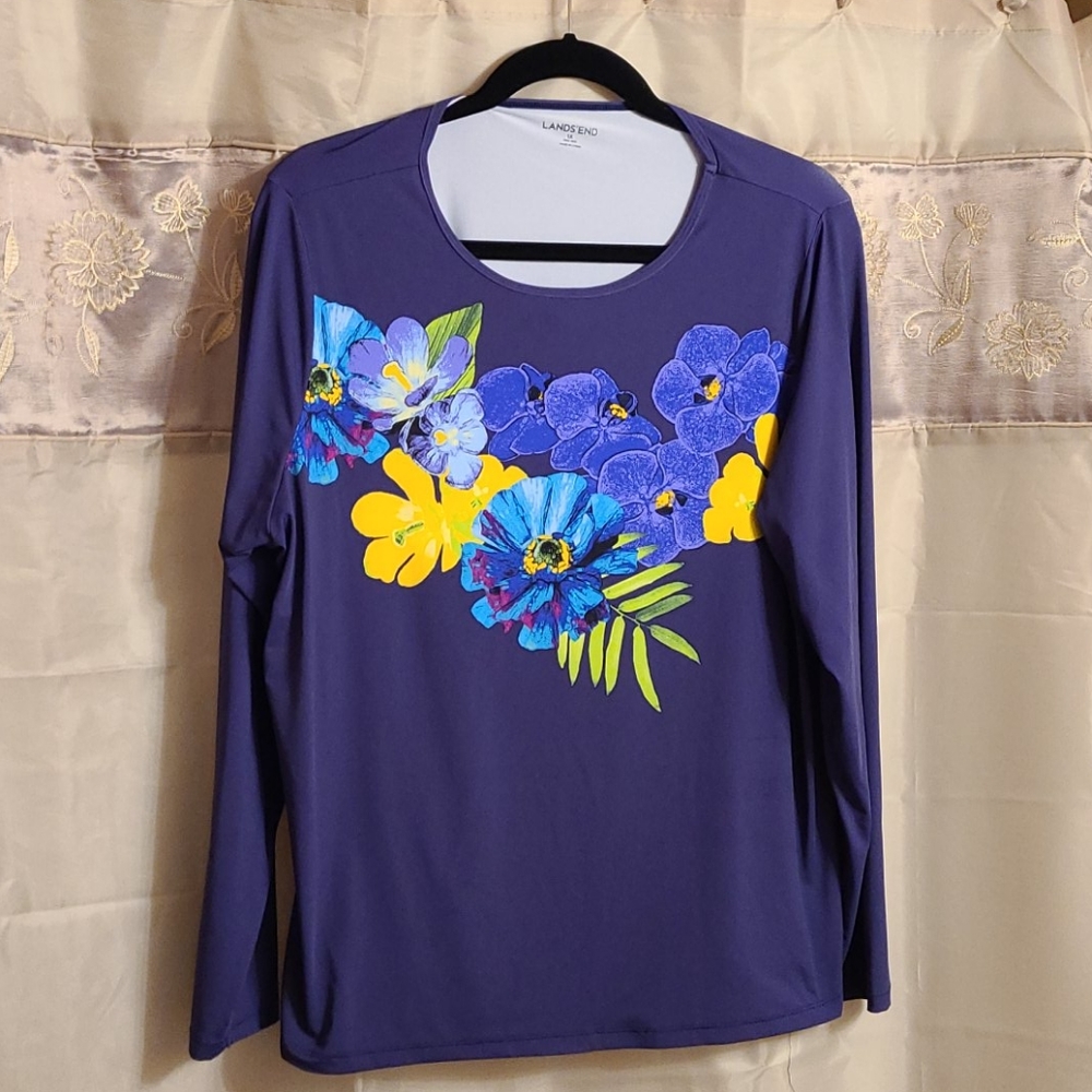 Women's long sleeved tee